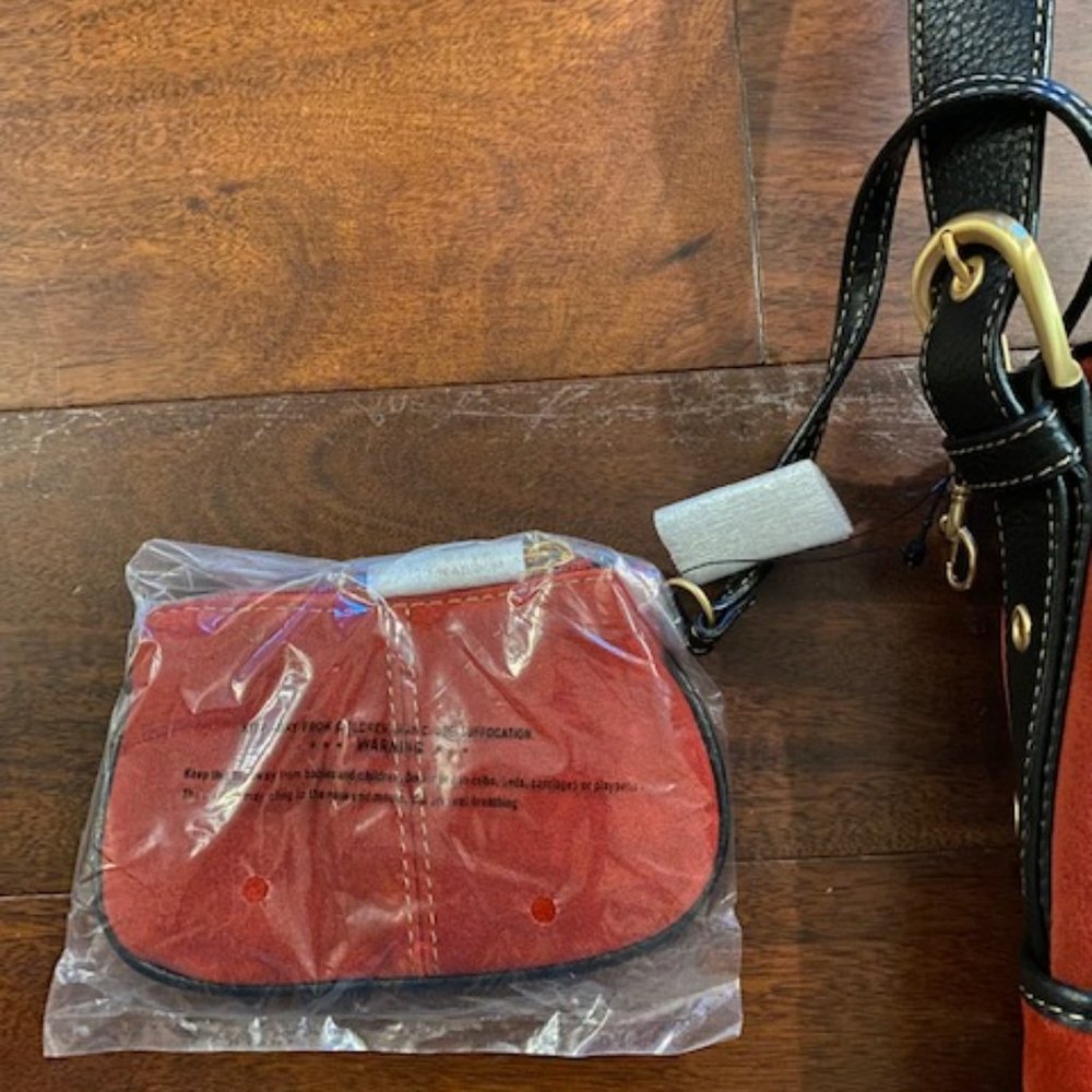 Maxx New york cranberry red Suede messenger bag and wristlet NWT - Picture 3 of 8